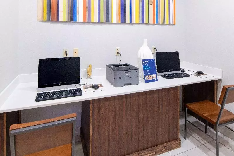 Holiday Inn Express Hotel & Suites Dallas South Desoto, An Ihg