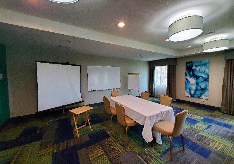 هتل Holiday Inn Express Pearland, An Ihg