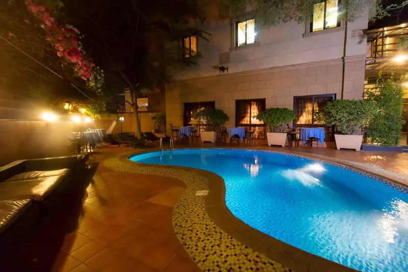 Victoria Crown Plaza