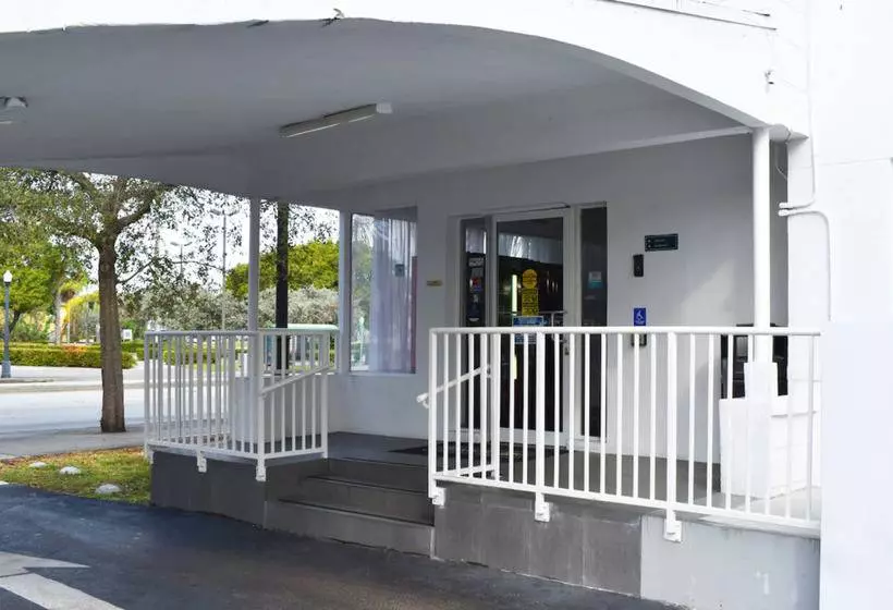 汽车旅馆  Travelodge By Wyndham Miami Biscayne Bay