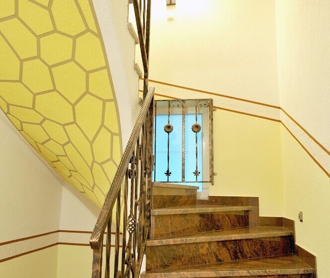 هتل Guest House Hober