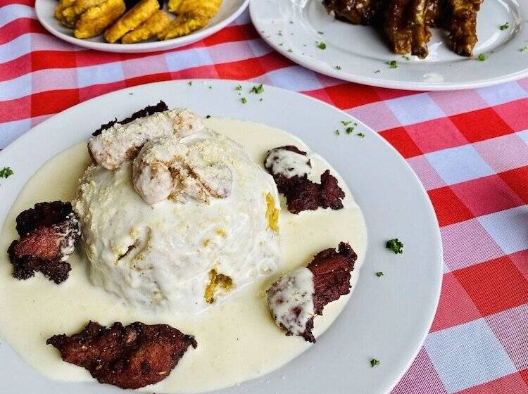 هتل Jardines Del Montaña