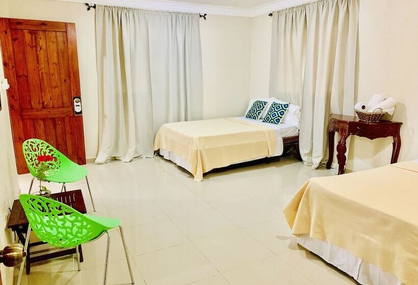 هتل Jardines Del Montaña