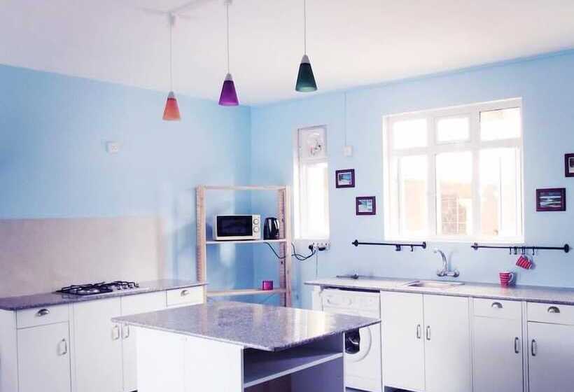 هتل L'ile Maurice Hostel