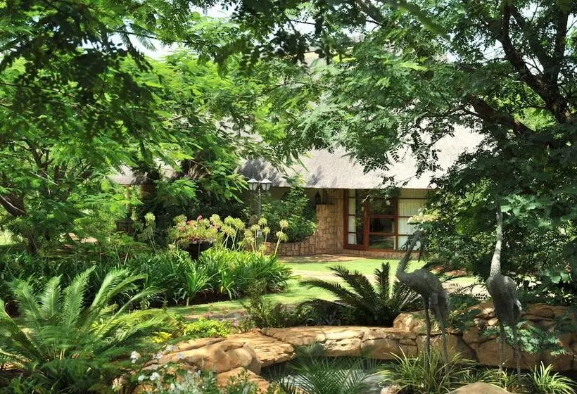 هتل Summerfield Luxury Resort & Botanical Garden