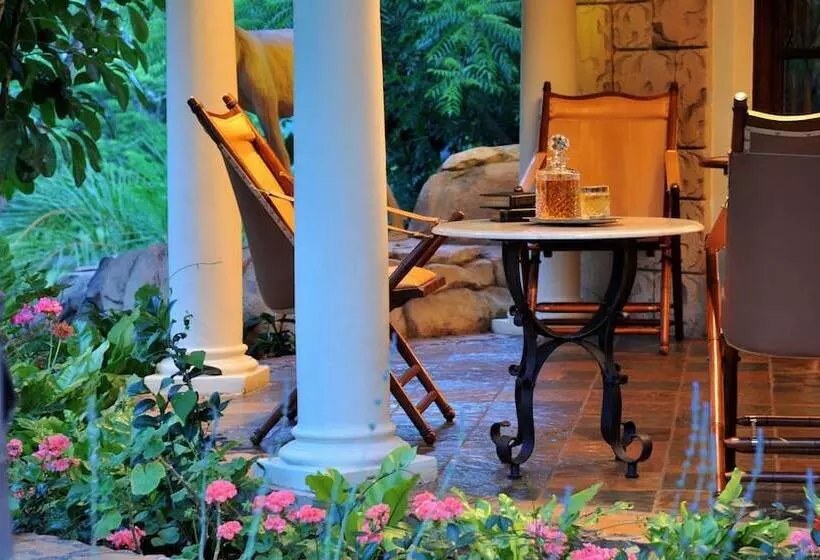 هتل Summerfield Luxury Resort & Botanical Garden