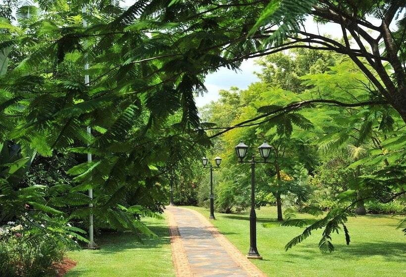 Отель Summerfield Luxury Resort & Botanical Garden