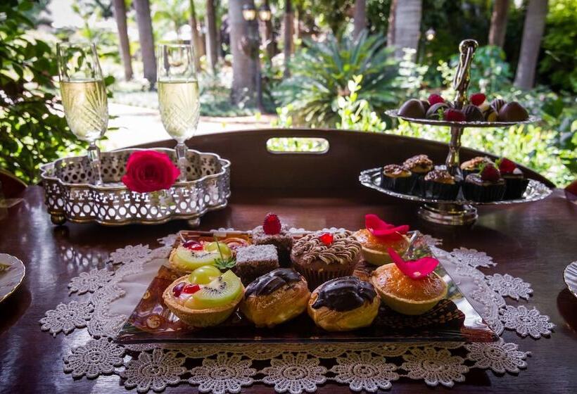 Отель Summerfield Luxury Resort & Botanical Garden