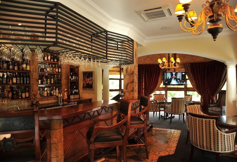 Отель Summerfield Luxury Resort & Botanical Garden