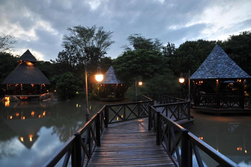 Отель Summerfield Luxury Resort & Botanical Garden