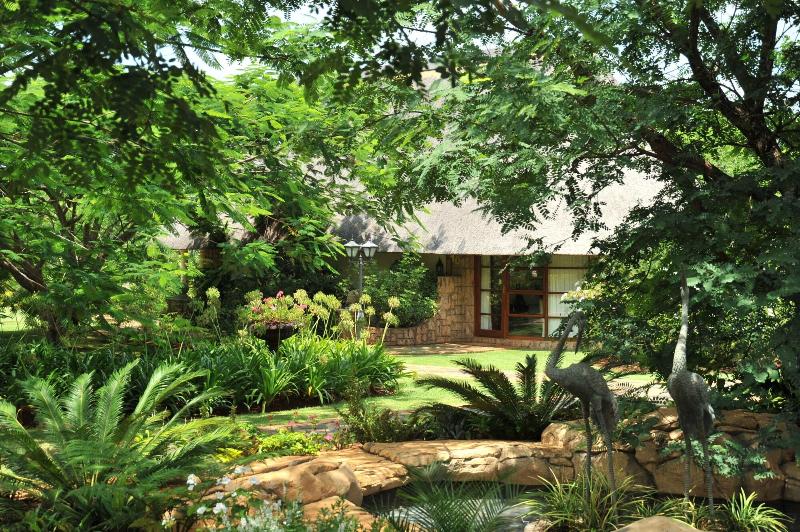 Отель Summerfield Luxury Resort & Botanical Garden