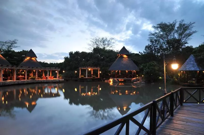 هتل Summerfield Luxury Resort & Botanical Garden
