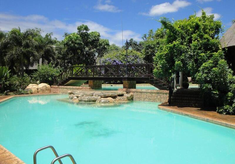 Отель Summerfield Luxury Resort & Botanical Garden