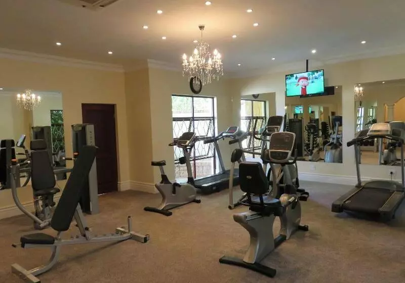 هتل Summerfield Luxury Resort & Botanical Garden