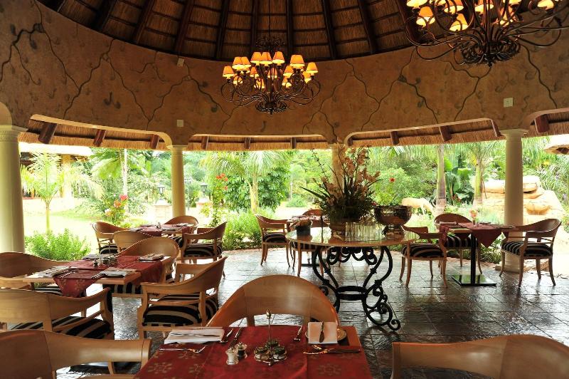 Отель Summerfield Luxury Resort & Botanical Garden