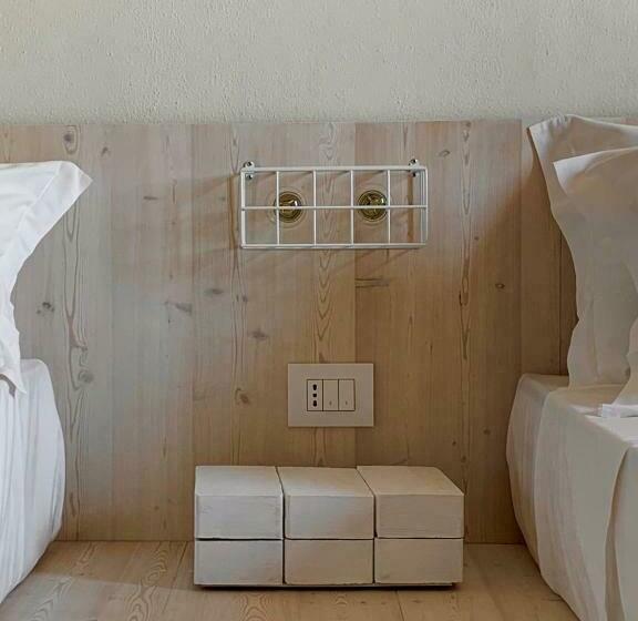 ホテル La Pervinca  Ospitalita, Natura, Cura