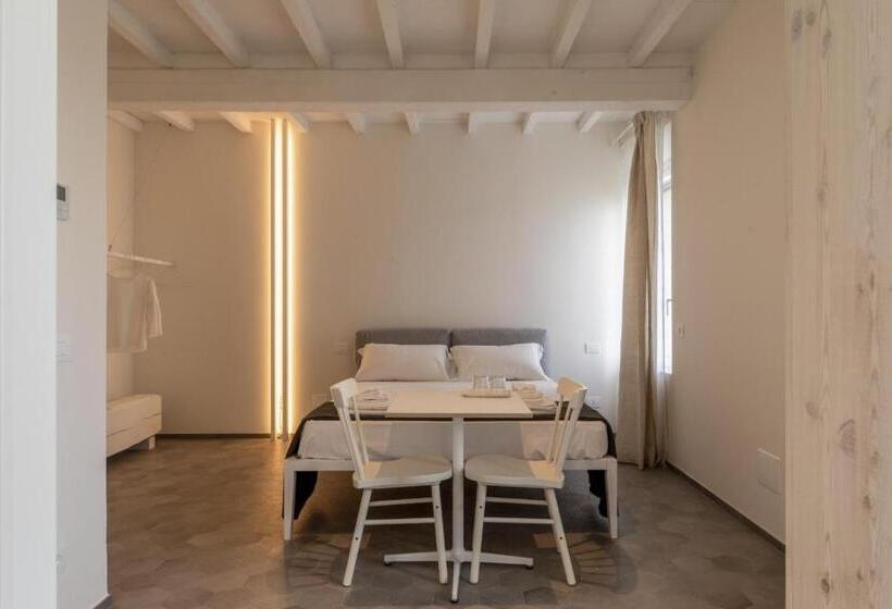 ホテル La Pervinca  Ospitalita, Natura, Cura