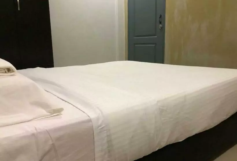 ホテル Oyo 90342 Sena Home Homestay #828