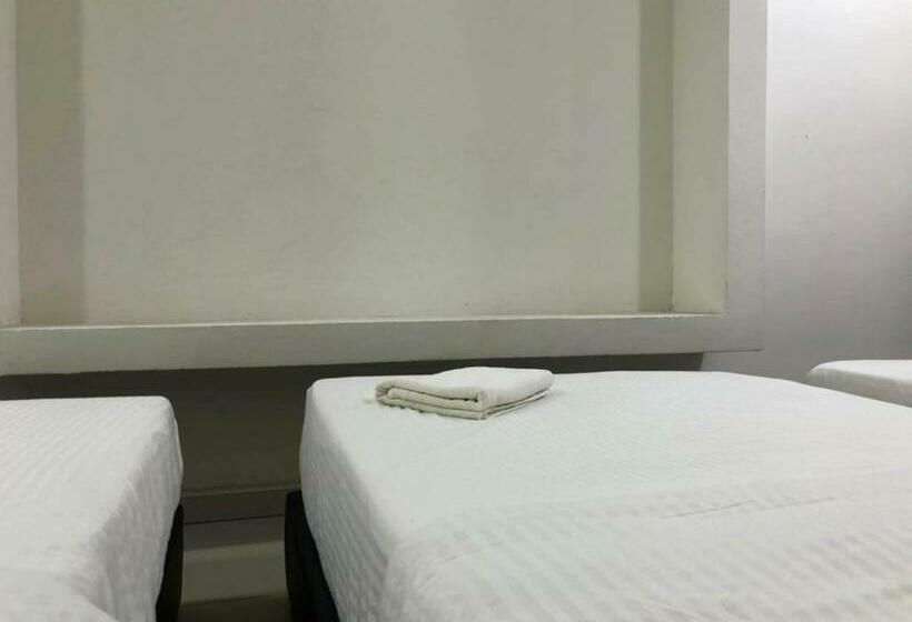 Hotel Oyo 90342 Sena Home Homestay #828