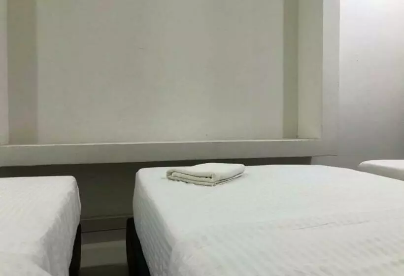 ホテル Oyo 90342 Sena Home Homestay #828