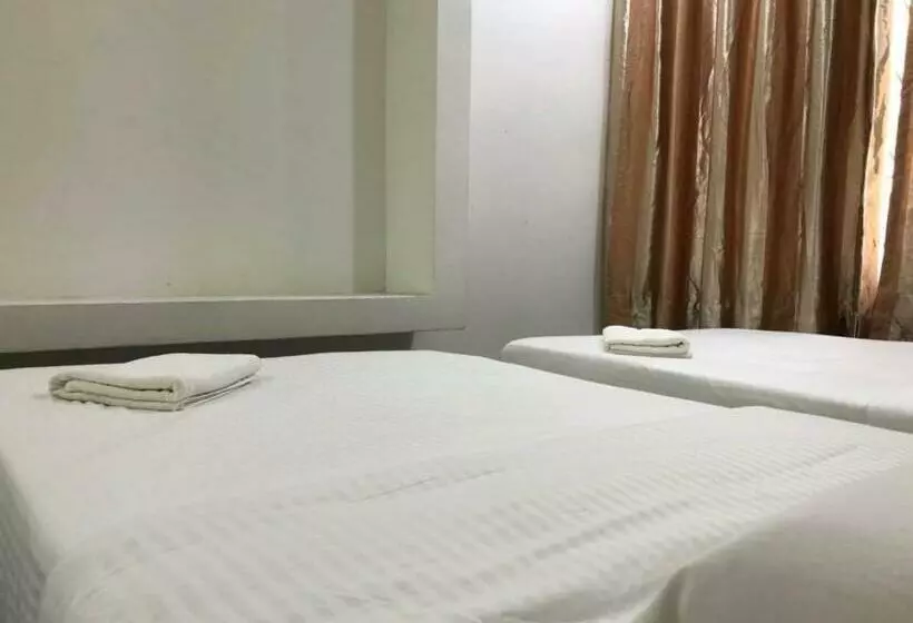ホテル Oyo 90342 Sena Home Homestay #828