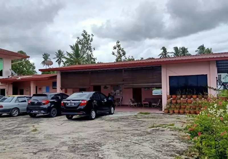 Hotelli Oyo 90349 Anique Hoemstay