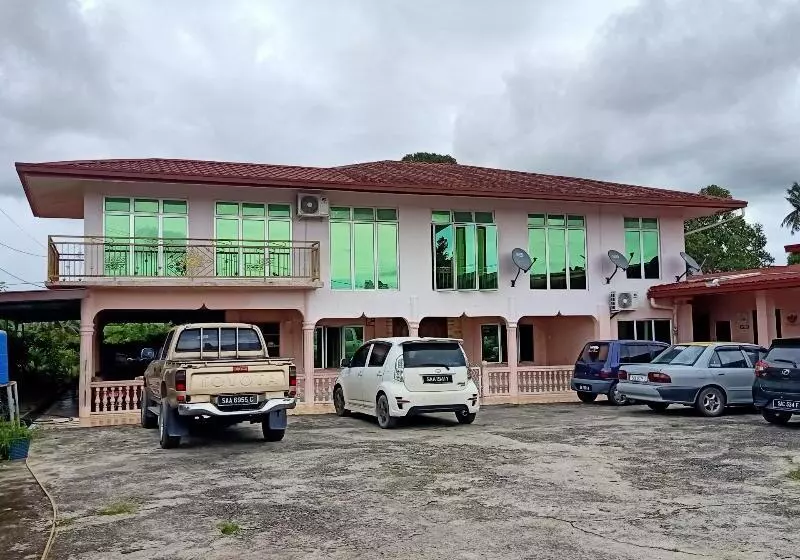 Hotelli Oyo 90349 Anique Hoemstay