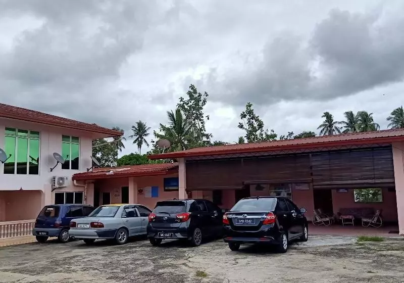 Hotelli Oyo 90349 Anique Hoemstay