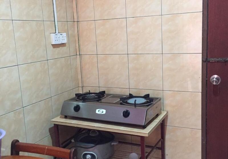 Отель Oyo 90349 Anique Hoemstay