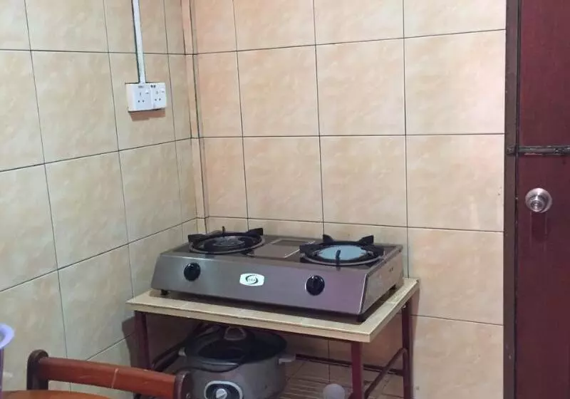 Hotelli Oyo 90349 Anique Hoemstay