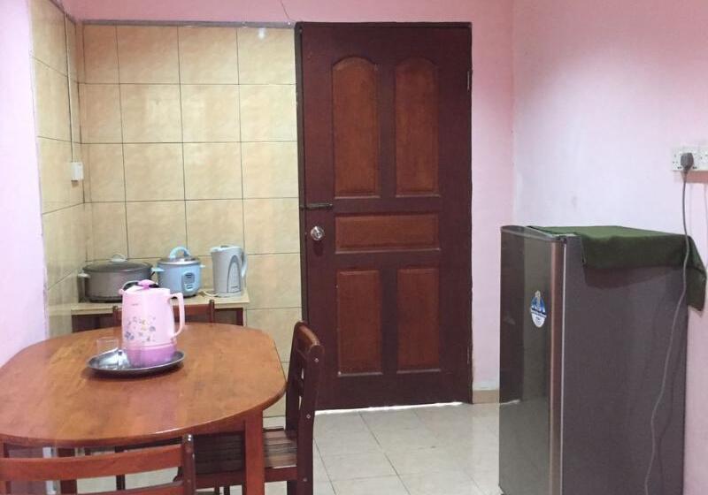 Отель Oyo 90349 Anique Hoemstay