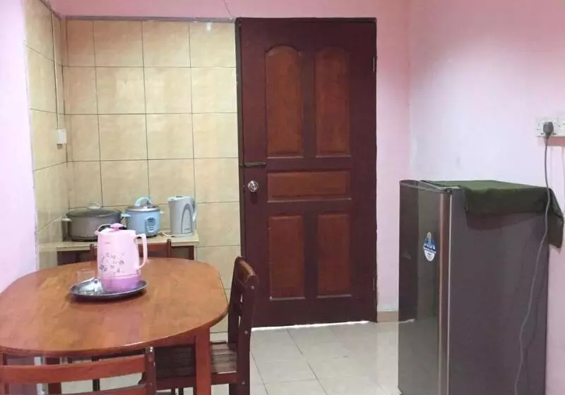 Hotelli Oyo 90349 Anique Hoemstay