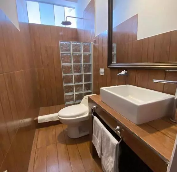 ホテル Renace Suites