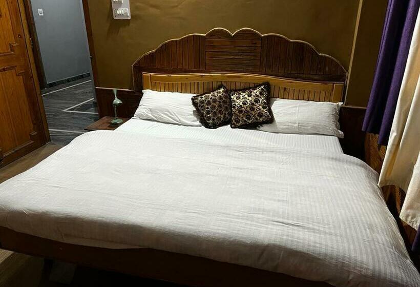 בית מלון כפרי Westeros Kasol