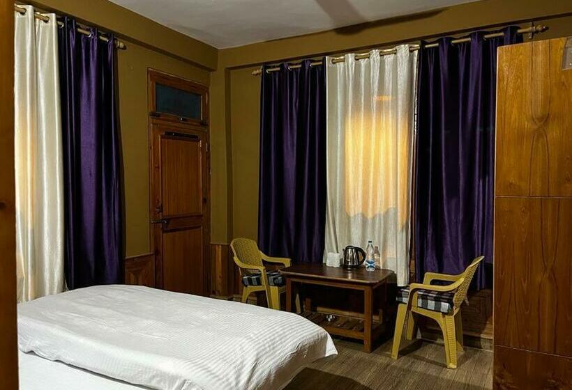 בית מלון כפרי Westeros Kasol