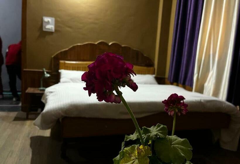 בית מלון כפרי Westeros Kasol