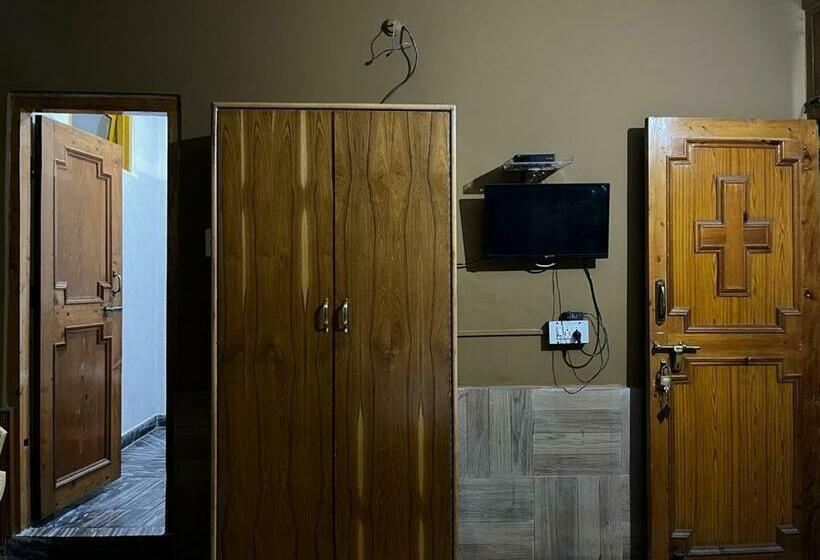 בית מלון כפרי Westeros Kasol