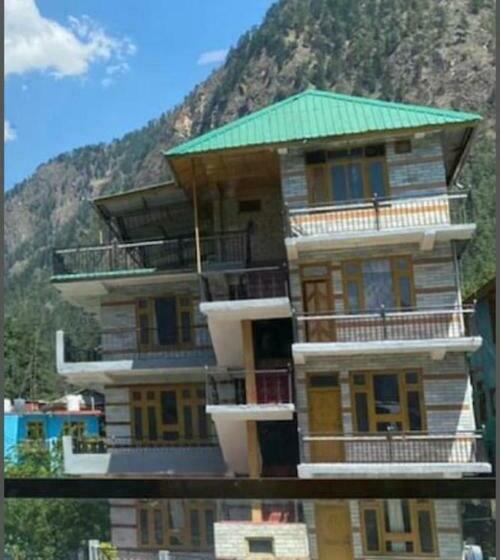 בית מלון כפרי Westeros Kasol