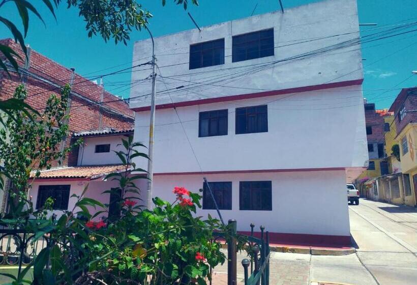 Mirador Backpackers B&b