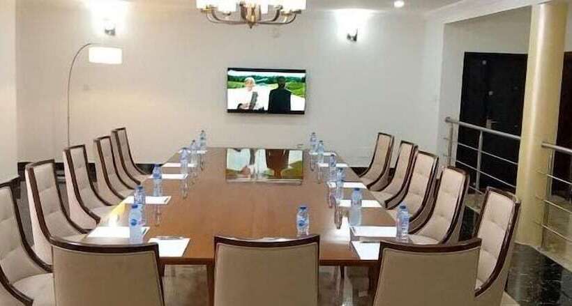 The Hallmark Hub Hotel And Apartments