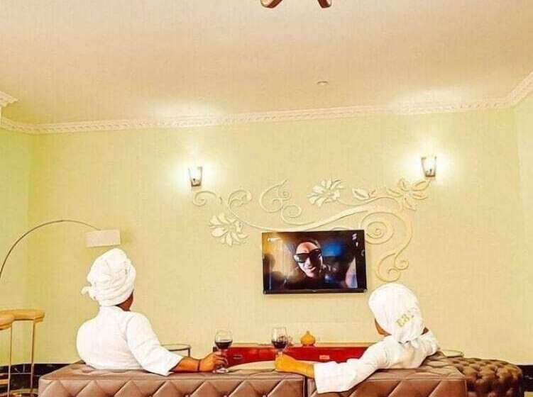 The Hallmark Hub Hotel And Apartments