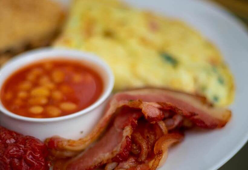 The Hallmark Hub Hotel And Apartments