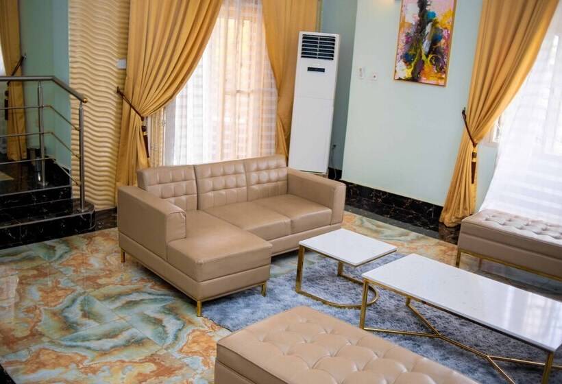 The Hallmark Hub Hotel And Apartments