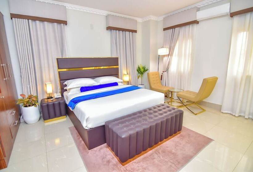 The Hallmark Hub Hotel And Apartments