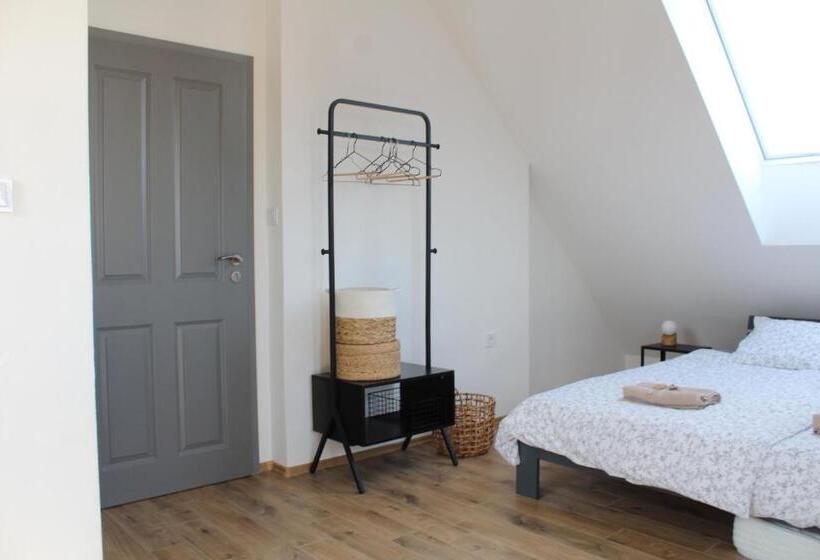 Bed and Breakfast Kafe V Obýváku