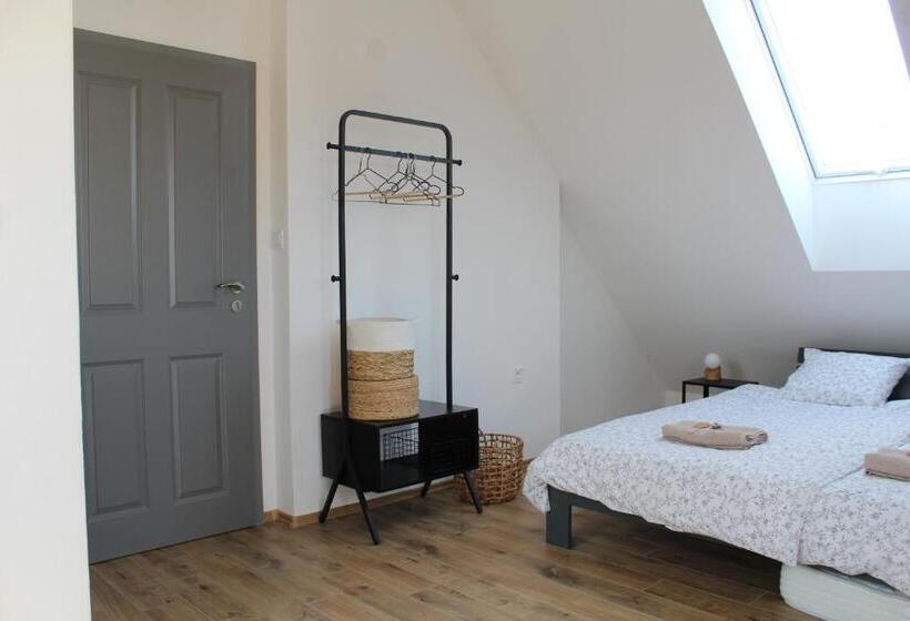 Bed and Breakfast Kafe V Obýváku