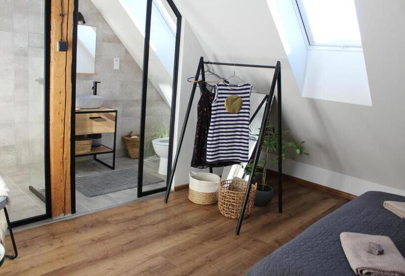 Bed and Breakfast Kafe V Obýváku