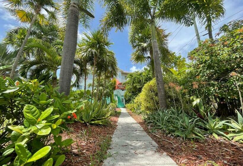 בית מלון כפרי Gulf View Waterfront Resort