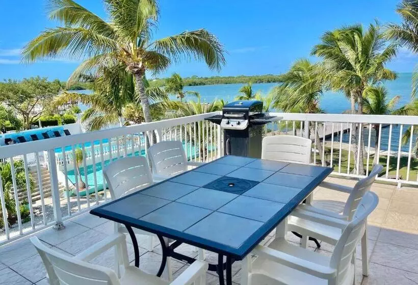 Hotelli Gulf View Waterfront Resort