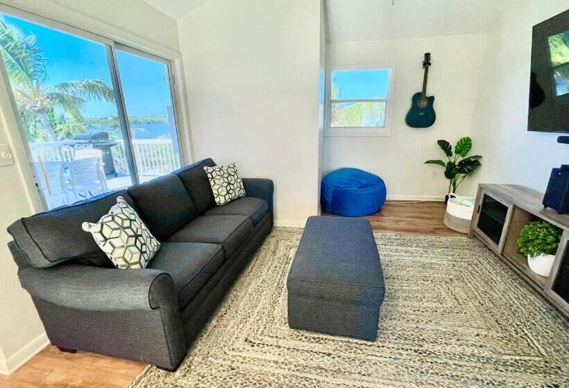 בית מלון כפרי Gulf View Waterfront Resort